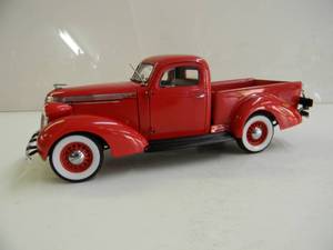 lot 75 image: The Danbury Mint Limited Edition 124 Die Cast Replica - 1937 Studebaker Pickup Truck - GREAT PIECE - NICE - SEE PICTURES