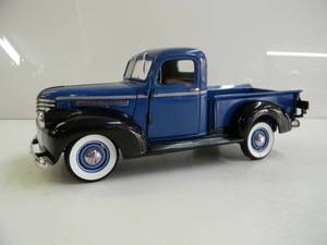 lot 77 image: The Danbury Mint Limited Edition 124 Die Cast Replica - 1941 Chevrolet Pickup Truck - GREAT PIECE - NICE - SEE PICTURES