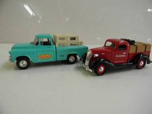 lot 87 image: 2 TRUE VALUE HARDWARE TRUCKS - ERTL 1955 CAMEO & LIBERTY CLASSICS 1937 CHEVY - DIE CAST COIN BANKS - NICE - COOL PIECES - SEE PICTURES