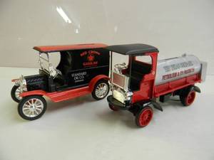 lot 88 image: 2 DIE CAST COIN BANKS - ERTL 1910 MACK SENIOR THE TEXAS COMPANY & 1912 FORD RED CROWN GASOLINE - NICE - COOL PIECES - SEE PICTURES