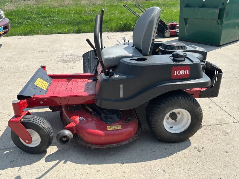 Toro Timecutter SS 5500 Zero Turn Mower 4600 New works excellent