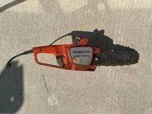 lot 11 image: Remington 8 Inch Electric Chainsaw