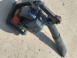 lot 21 image: Shindaiwa EB2510 Blower ($289 retail new)