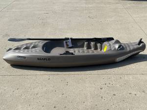 lot 22 image: New Seaflo 6 12 Foot Youth Kayak with Paddles