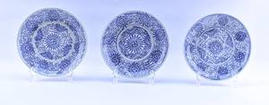 lot 139 image: 3 Antique Chinese Porcelain Chrysanthemum Plates