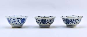 lot 155 image: Set of 3 Antique Chinese Porcelain Bowls