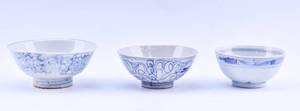 lot 151 image: 3 Small Antique Chinese Porcelain Blue & White Bowls