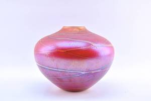 lot 15 image: Fields & Fields Pink Art Glass Vase