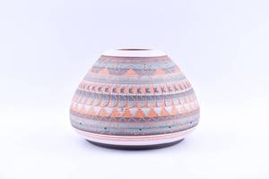 lot 16 image: Dennis Charlie Navajo Decorated Pot