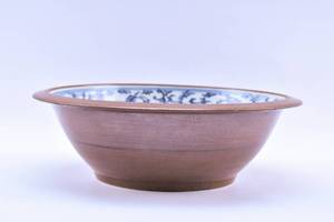 lot 21 image: 19th Century Antique Chinese Blue & White Porcelain Bowl w Brown Glazed Exterior