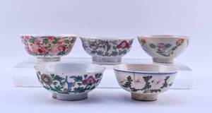 lot 167 image: 5 Antique Chinese Porcelain Footed Bowls