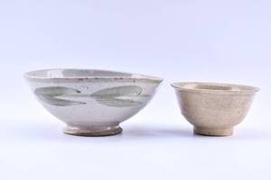 lot 170 image: 2 Antique Chinese Porcelain Footed Bowls