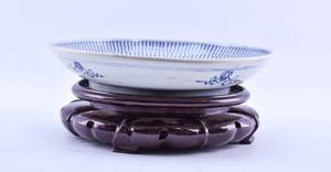 lot 179 image: Antique Chinese Porcelain Blue & White Plate on Stand