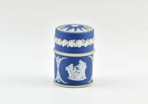 lot 206 image: Antique Wedgewood Cameo Toothpick Box