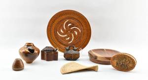 lot 335 image: Group of 8 Carved Wood Items