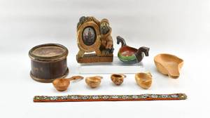 lot 338 image: Fantastic Lot of 9 Scandinavian Folk Art Items