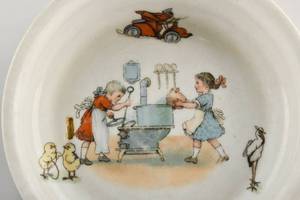 lot 198 image: Two Vintage Childrens Dishes