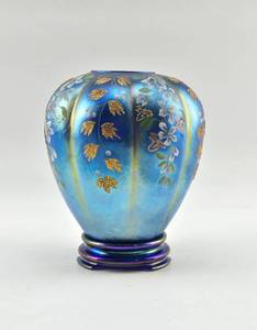 lot 384 image: Fenton Favrene Limited Edition Ginger Jar  Vase