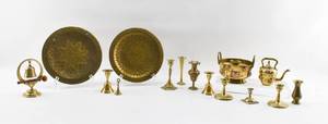 lot 305 image: Large Lot of Vintage Decorative Brass Items
