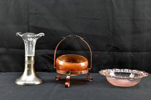 lot 428 image: 3 Decorative Glass Items