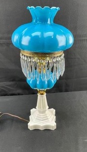 lot 197 image: Gorgeous Vintage Blue Porcelain & Brass Double Lamp with Hanging Prisms