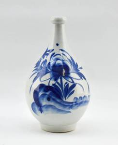 lot 12 image: Blue & White Japanese Porcelain Sake Bottle