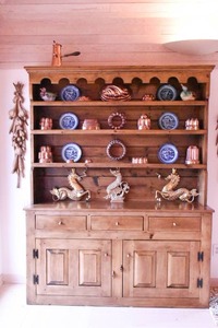 lot 2 image: Vintage Pine Wood Hutch Cupboard