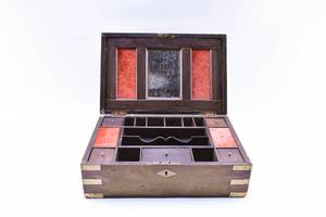 lot 25 image: Vintage Wood Storage Box with Brass Inlay