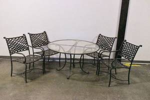 lot 158 image: Brown Jordan Patio Table and 4 Chairs
