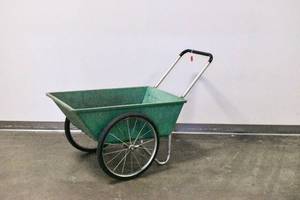 lot 163 image: Green Thumb Wheelbarrow