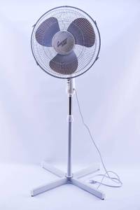 lot 45 image: Comfort Zone Electric Oscillating Floor Fan