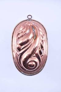 lot 99 image: Antique Large Oval Copper Hanging Mold