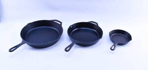 lot 79 image: 3 Lodge Brand Cast Iron Skillets