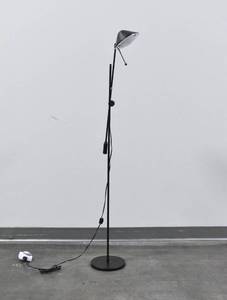 lot 290 image: Black Metal Balanced Arm Floor Lamp