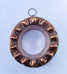 lot 104 image: Antique Ring-Shaped Decorative Hanging Copper Mold