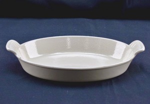 lot 12 image: Vintage Le Creuset Stoneware Oval Handled Baking Dish in Off-White