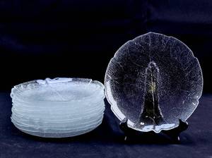 lot 258 image: 12 Arcoroc Glass Salad Plates as Leaves
