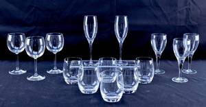 lot 260 image: 14 Wine Glasses