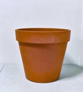 lot 182 image: Traditionally Shaped Extra Large Terracotta Planter