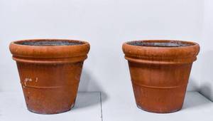 lot 184 image: 2 Deroma Extra Large Italian Terracotta Outdoor Pots