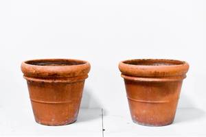 lot 188 image: Pair of Large Scale Deroma Italian Pots