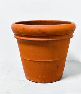 lot 192 image: Large Outdoor Terracotta Pot Made in Italy