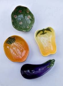 lot 218 image: 4 Williams Sonoma Food Shaped Sauce Plates