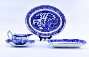 lot 216 image: 3 Blue and White Chinoiserie Serving Dishes