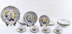 lot 276 image: 21pc. Cantagalli Firenze Italian Dinnerware Set, Floral Pattern