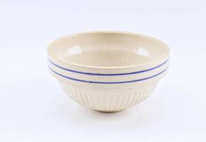 lot 278 image: Small Vintage Red Wing Pottery Mixing Bowl