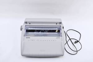 lot 124 image: Brother Correctronic Electronic Typewriter GX-6750