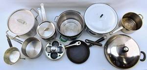 lot 393 image: Lot of Assorted Pots and Pans