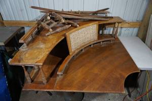lot 78 image: Antique Corner Seat