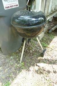 lot 145 image: Weber 16 Charcoal Grill